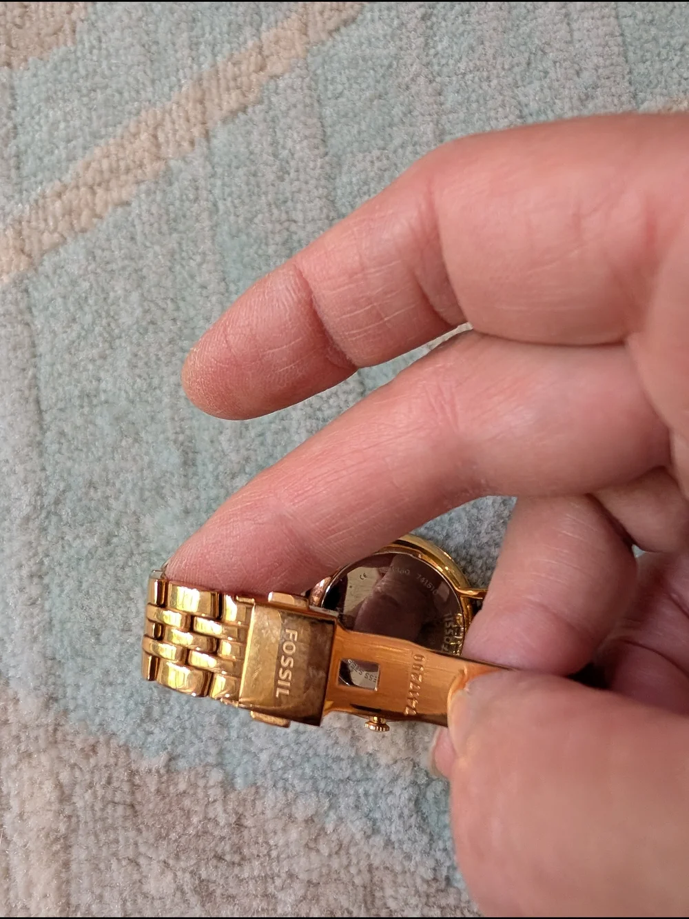 Fossil Rose Gold In Color -Women's Watch with Sunburst Dial For Parts Or Repair - Picture 3 of 3